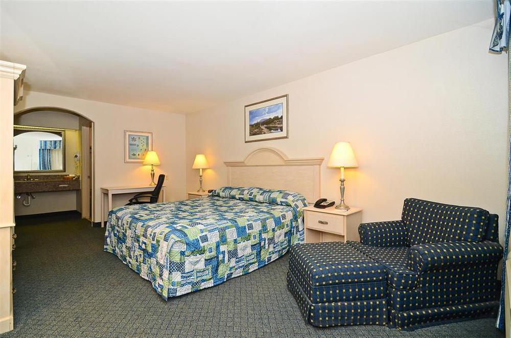 Americas Best Value Inn West Columbia Rum bild