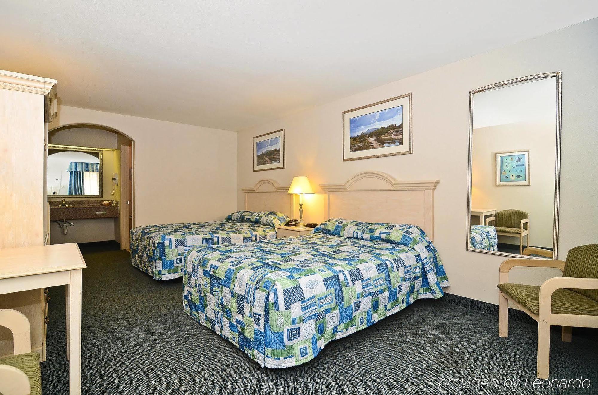 Americas Best Value Inn West Columbia Rum bild